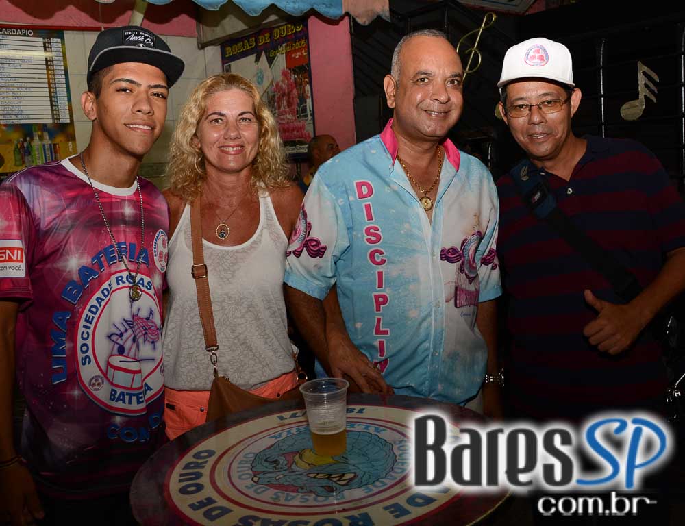 Ensaios da Escola de Samba Rosas de Ouro para o Carnaval de São Paulo 2015 Ensaios da Escola de Samba Rosas de Ouro para o Carnaval de São Paulo 2015