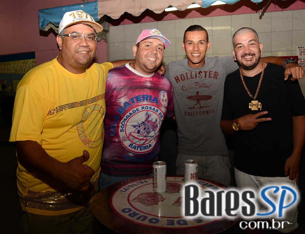 Ensaios da Escola de Samba Rosas de Ouro para o Carnaval de São Paulo 2015 Ensaios da Escola de Samba Rosas de Ouro para o Carnaval de São Paulo 2015