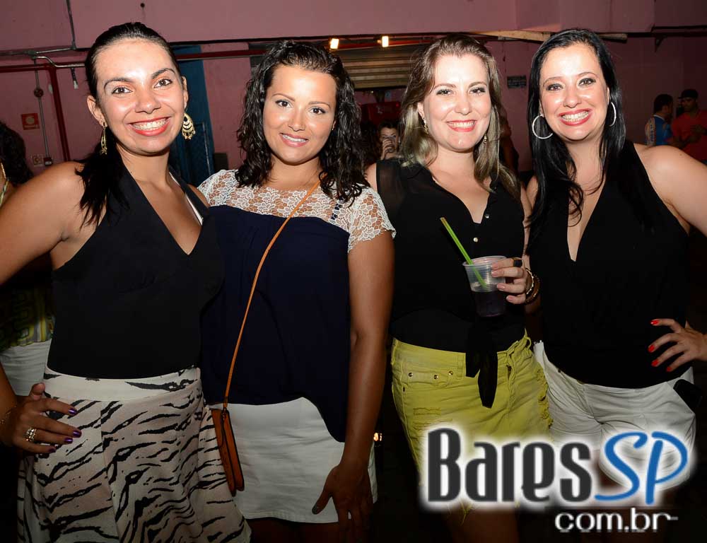 Ensaios da Escola de Samba Rosas de Ouro para o Carnaval de São Paulo 2015 Ensaios da Escola de Samba Rosas de Ouro para o Carnaval de São Paulo 2015