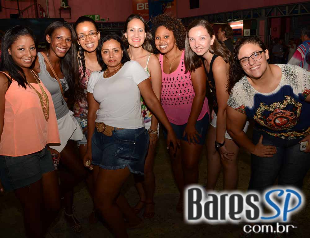 Ensaios da Escola de Samba Rosas de Ouro para o Carnaval de São Paulo 2015 Ensaios da Escola de Samba Rosas de Ouro para o Carnaval de São Paulo 2015