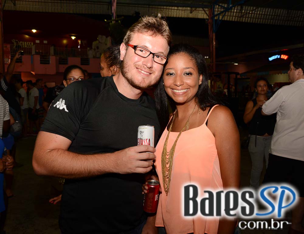 Ensaios da Escola de Samba Rosas de Ouro para o Carnaval de São Paulo 2015 Ensaios da Escola de Samba Rosas de Ouro para o Carnaval de São Paulo 2015