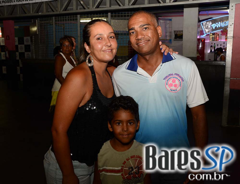 Ensaios da Escola de Samba Rosas de Ouro para o Carnaval de São Paulo 2015 Ensaios da Escola de Samba Rosas de Ouro para o Carnaval de São Paulo 2015