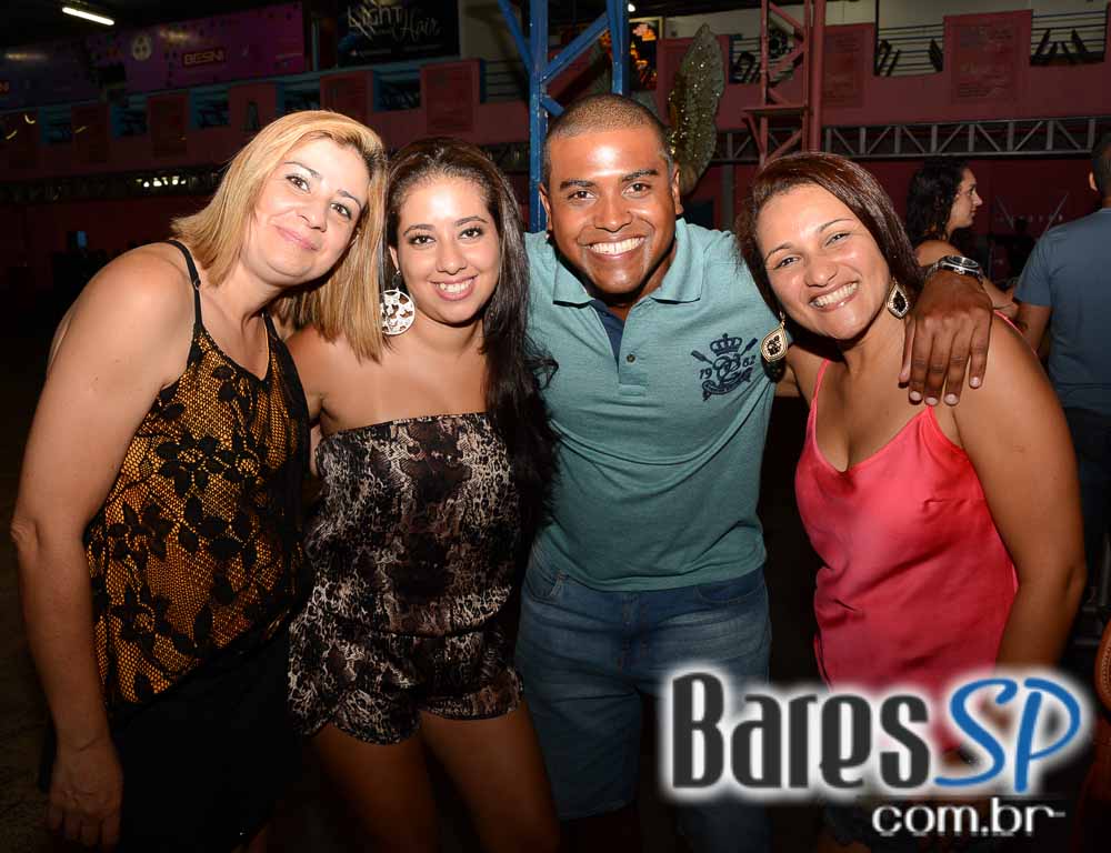 Ensaios da Escola de Samba Rosas de Ouro para o Carnaval de São Paulo 2015 Ensaios da Escola de Samba Rosas de Ouro para o Carnaval de São Paulo 2015