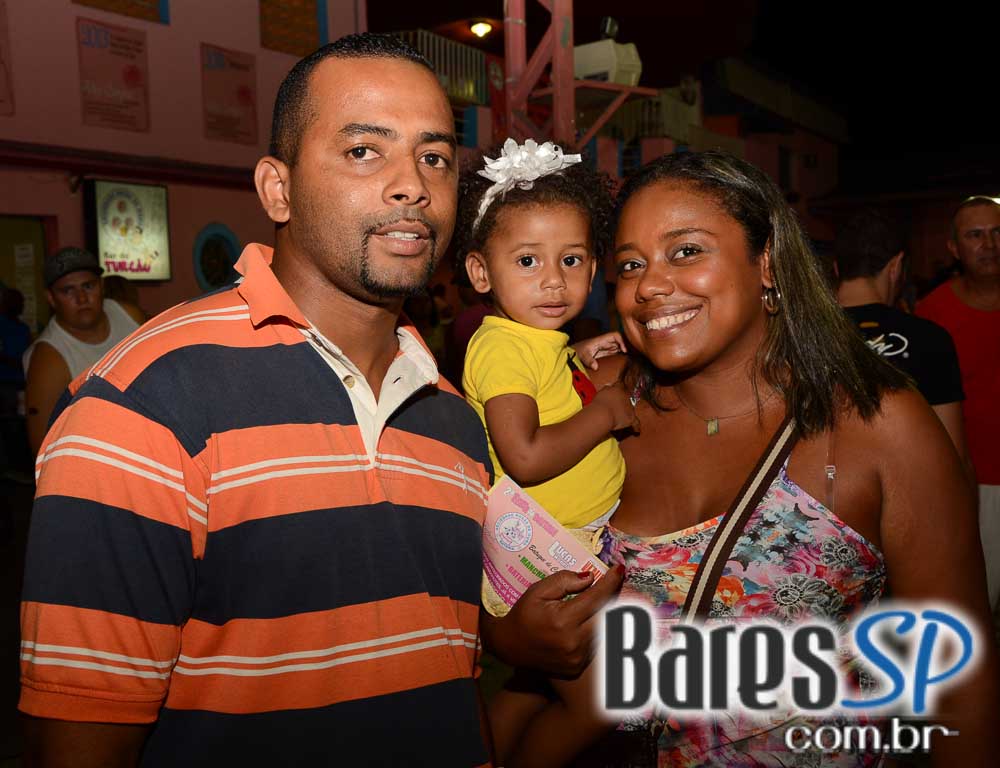 Ensaios da Escola de Samba Rosas de Ouro para o Carnaval de São Paulo 2015 Ensaios da Escola de Samba Rosas de Ouro para o Carnaval de São Paulo 2015