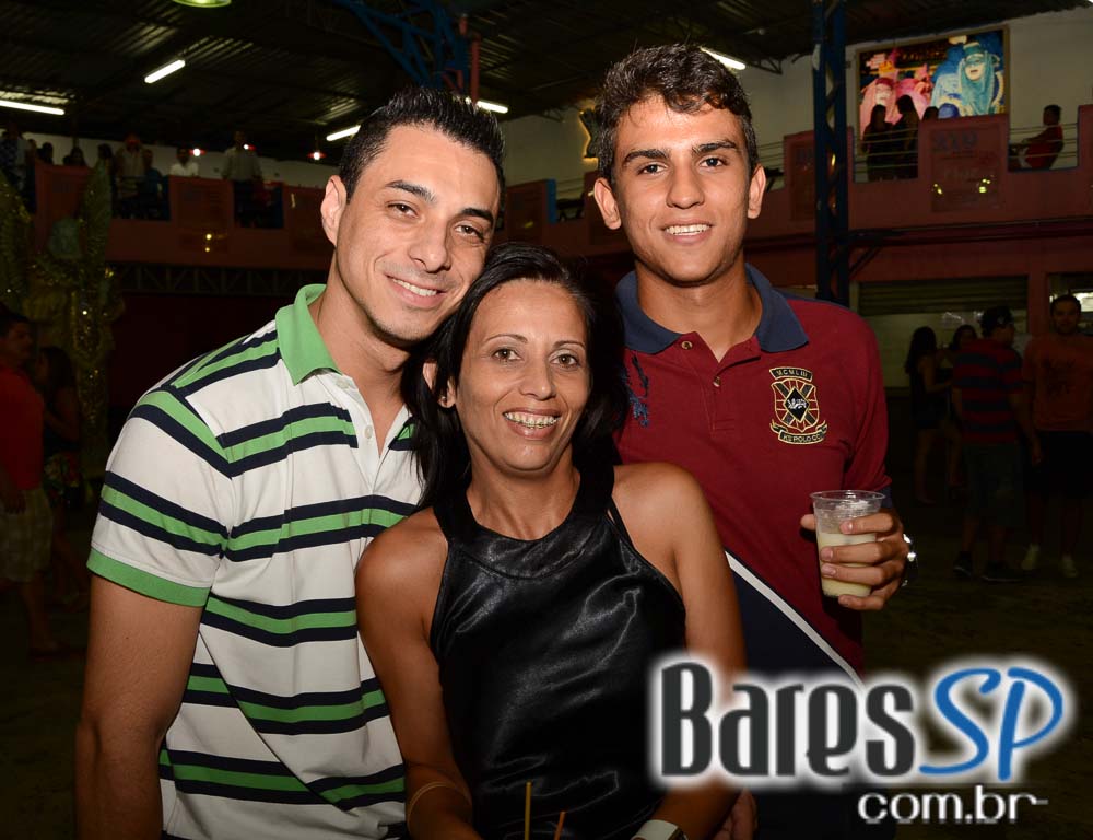 Ensaios da Escola de Samba Rosas de Ouro para o Carnaval de São Paulo 2015 Ensaios da Escola de Samba Rosas de Ouro para o Carnaval de São Paulo 2015