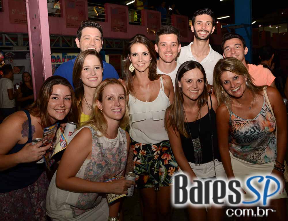 Ensaios da Escola de Samba Rosas de Ouro para o Carnaval de São Paulo 2015 Ensaios da Escola de Samba Rosas de Ouro para o Carnaval de São Paulo 2015