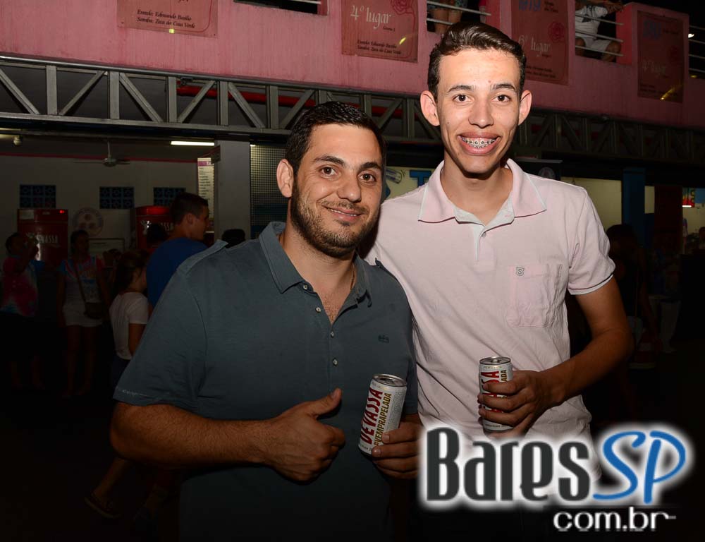 Ensaios da Escola de Samba Rosas de Ouro para o Carnaval de São Paulo 2015 Ensaios da Escola de Samba Rosas de Ouro para o Carnaval de São Paulo 2015