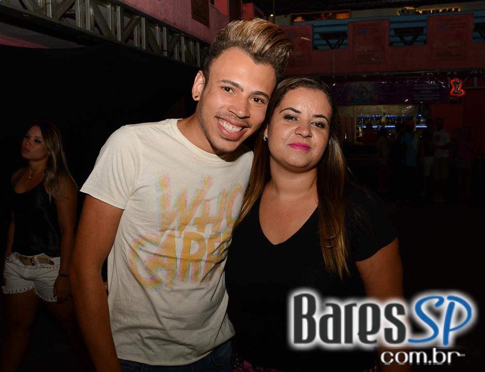 Ensaios da Escola de Samba Rosas de Ouro para o Carnaval de São Paulo 2015 Ensaios da Escola de Samba Rosas de Ouro para o Carnaval de São Paulo 2015