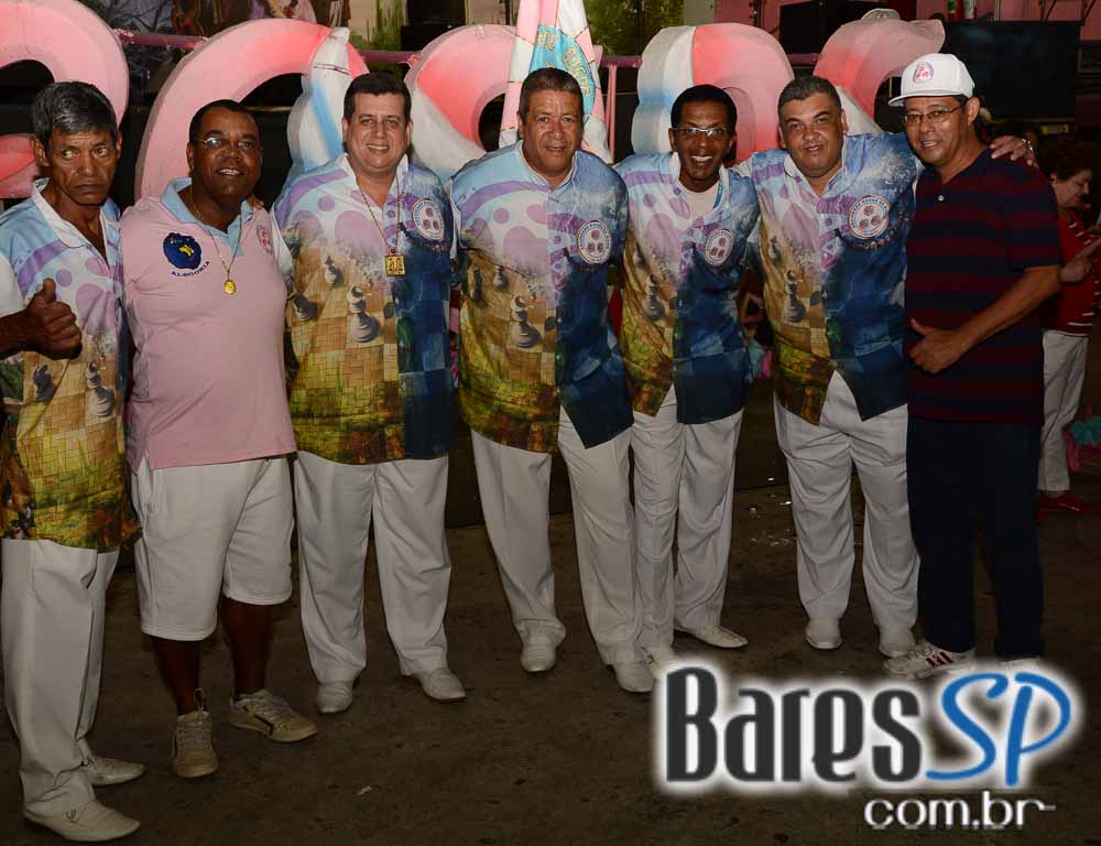 Ensaios da Escola de Samba Rosas de Ouro para o Carnaval de São Paulo 2015 Ensaios da Escola de Samba Rosas de Ouro para o Carnaval de São Paulo 2015
