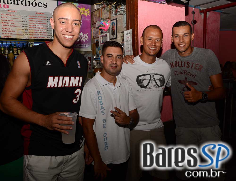 Ensaios da Escola de Samba Rosas de Ouro para o Carnaval de São Paulo 2015 Ensaios da Escola de Samba Rosas de Ouro para o Carnaval de São Paulo 2015