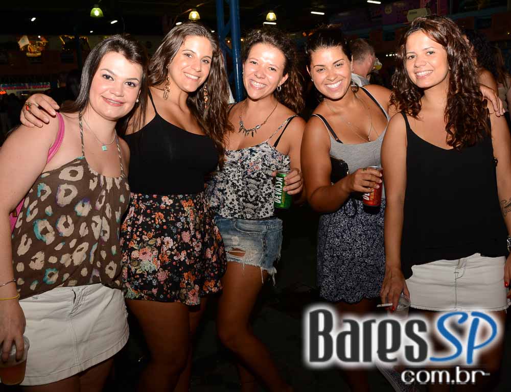 Ensaios da Escola de Samba Rosas de Ouro para o Carnaval de São Paulo 2015 Ensaios da Escola de Samba Rosas de Ouro para o Carnaval de São Paulo 2015