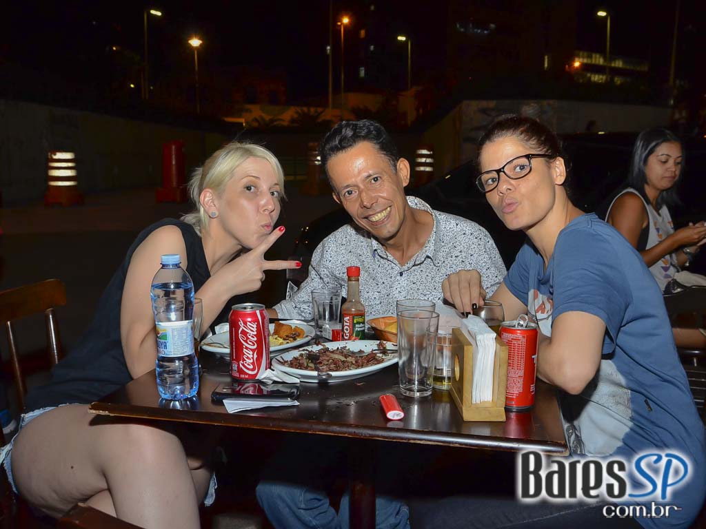 Bar Amigos do Zé ofereceu happy hour descontraído e animado nesta sexta-feira Bar Amigos do Zé ofereceu happy hour descontraído e animado nesta sexta-feira
