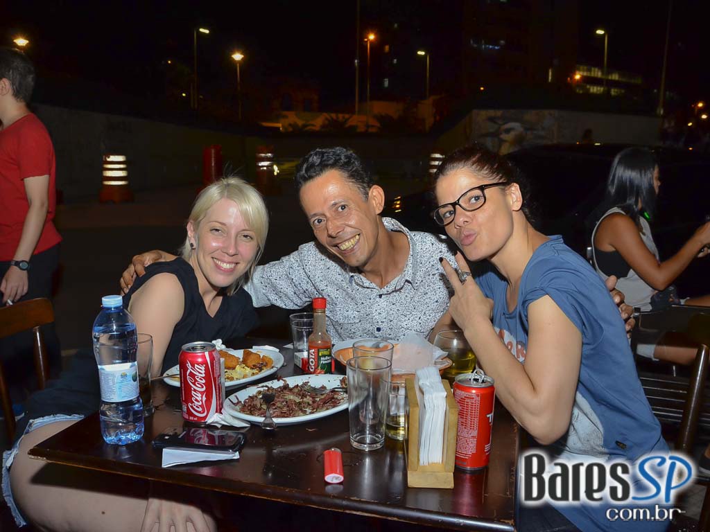 Bar Amigos do Zé ofereceu happy hour descontraído e animado nesta sexta-feira Bar Amigos do Zé ofereceu happy hour descontraído e animado nesta sexta-feira