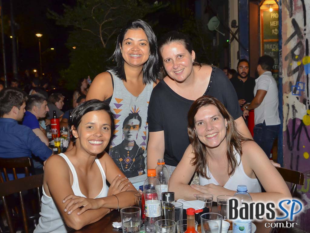 Bar Amigos do Zé ofereceu happy hour descontraído e animado nesta sexta-feira Bar Amigos do Zé ofereceu happy hour descontraído e animado nesta sexta-feira