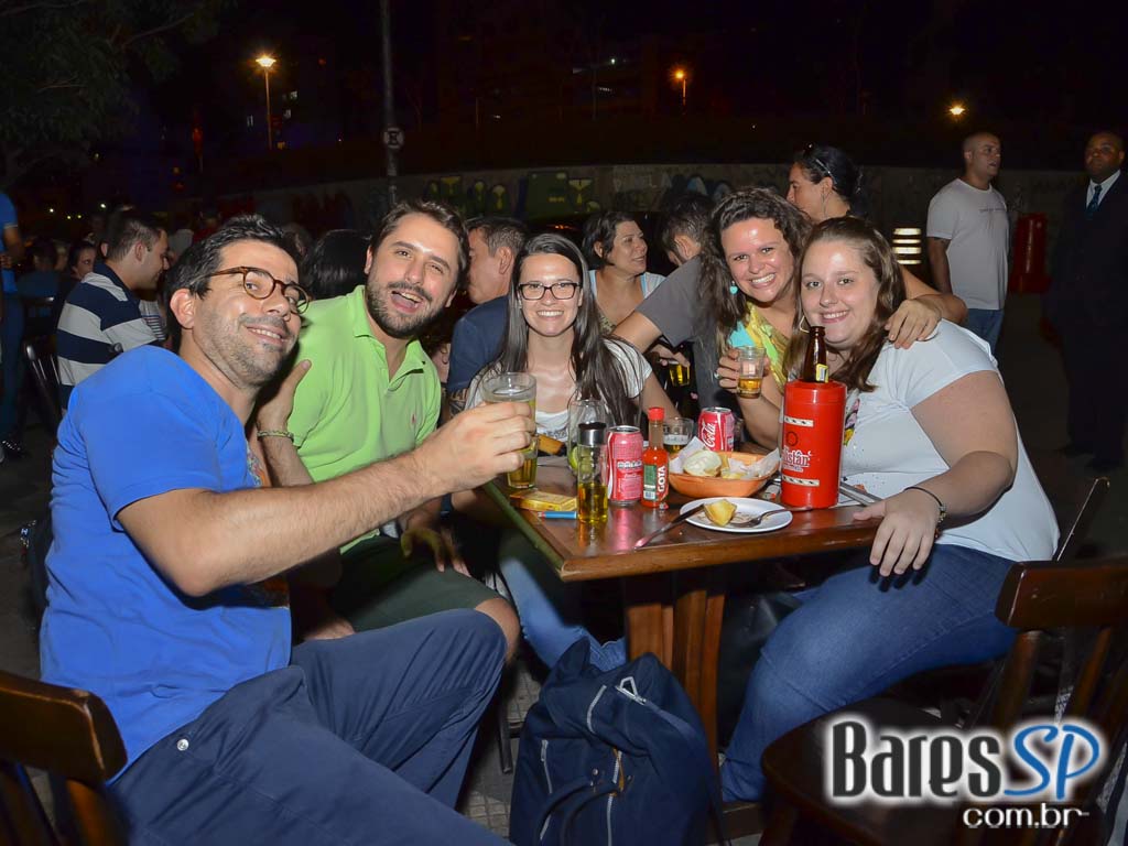 Bar Amigos do Zé ofereceu happy hour descontraído e animado nesta sexta-feira Bar Amigos do Zé ofereceu happy hour descontraído e animado nesta sexta-feira