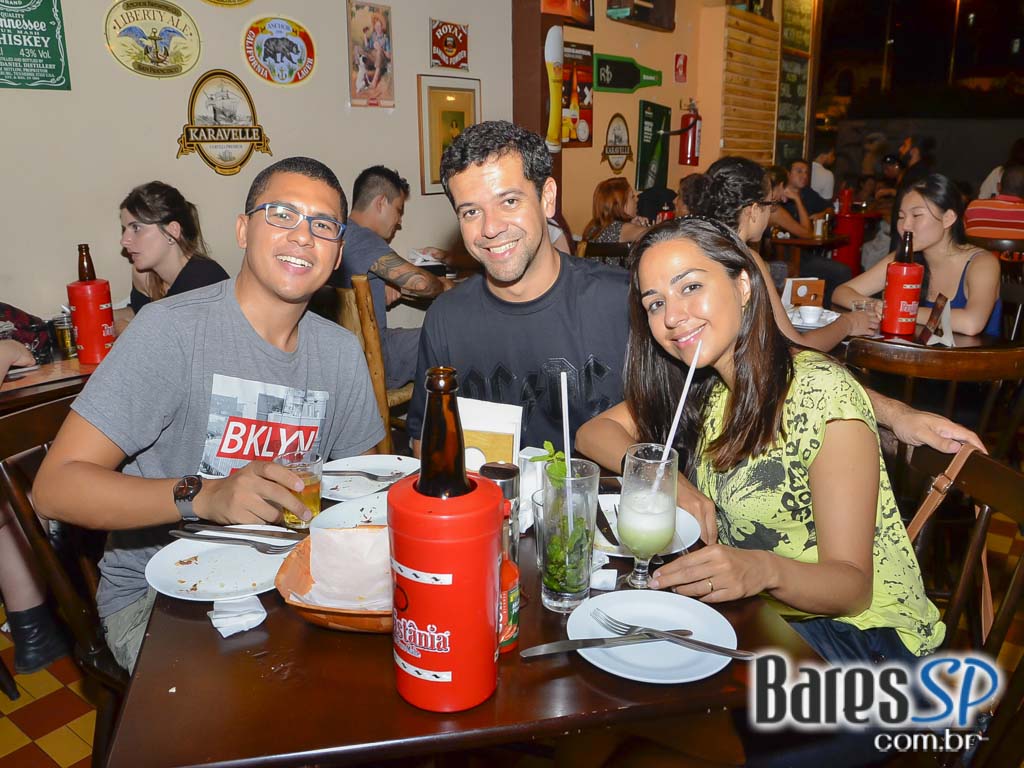 Bar Amigos do Zé ofereceu happy hour descontraído e animado nesta sexta-feira Bar Amigos do Zé ofereceu happy hour descontraído e animado nesta sexta-feira