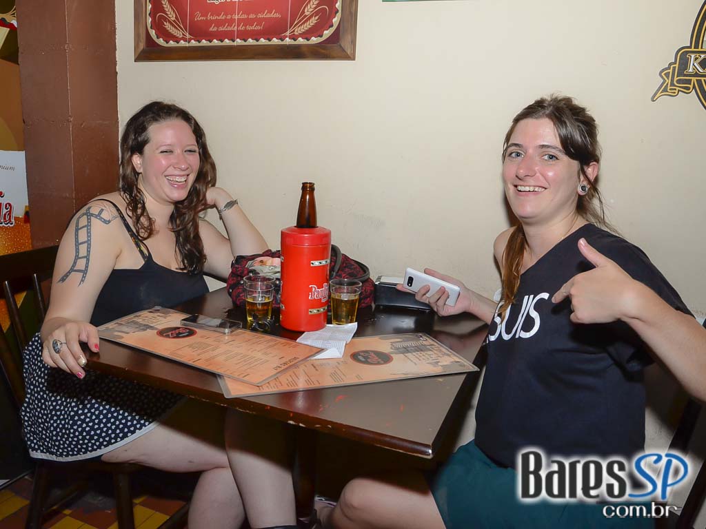 Bar Amigos do Zé ofereceu happy hour descontraído e animado nesta sexta-feira Bar Amigos do Zé ofereceu happy hour descontraído e animado nesta sexta-feira