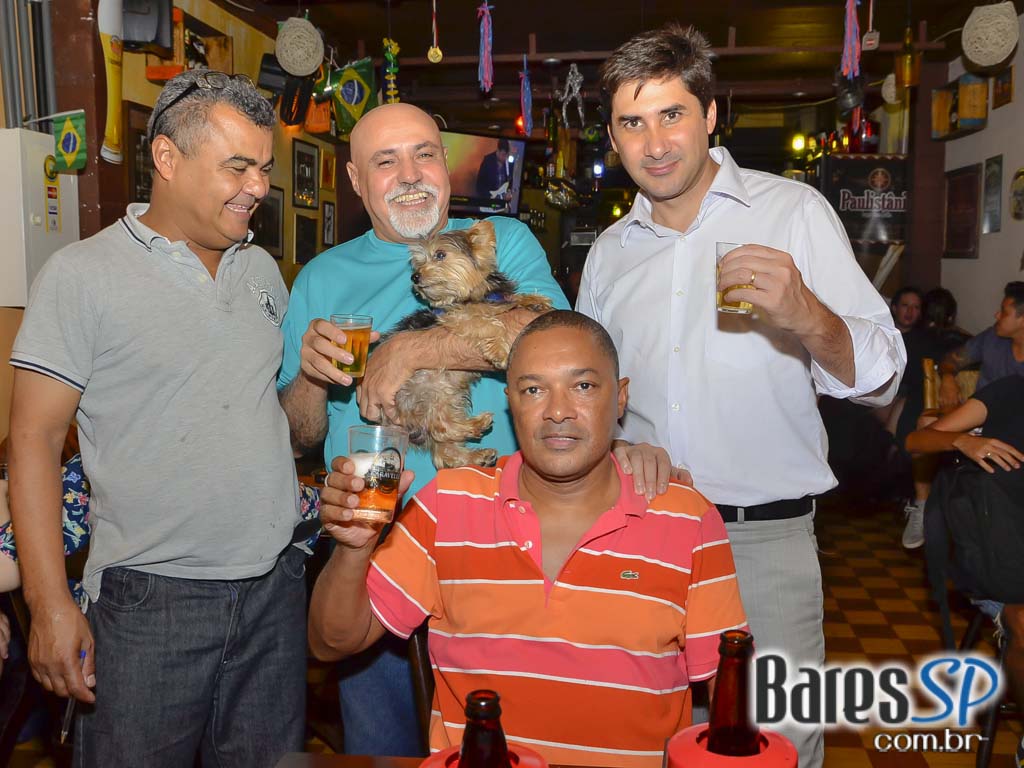 Bar Amigos do Zé ofereceu happy hour descontraído e animado nesta sexta-feira Bar Amigos do Zé ofereceu happy hour descontraído e animado nesta sexta-feira