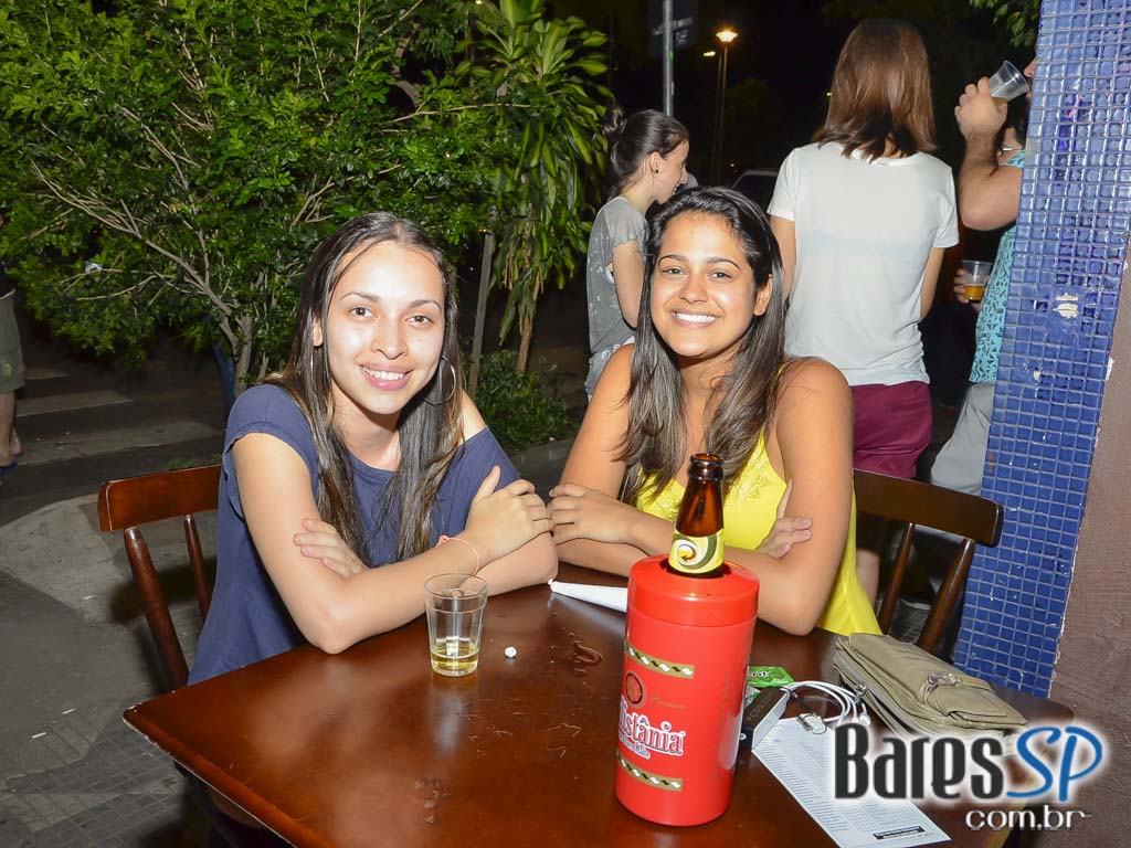 Bar Amigos do Zé ofereceu happy hour descontraído e animado nesta sexta-feira Bar Amigos do Zé ofereceu happy hour descontraído e animado nesta sexta-feira