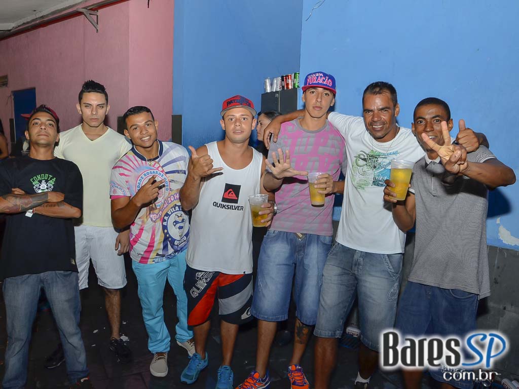 Ensaios da Escola de Samba Rosas de Ouro para o Carnaval de São Paulo 2015 Ensaios da Escola de Samba Rosas de Ouro para o Carnaval de São Paulo 2015