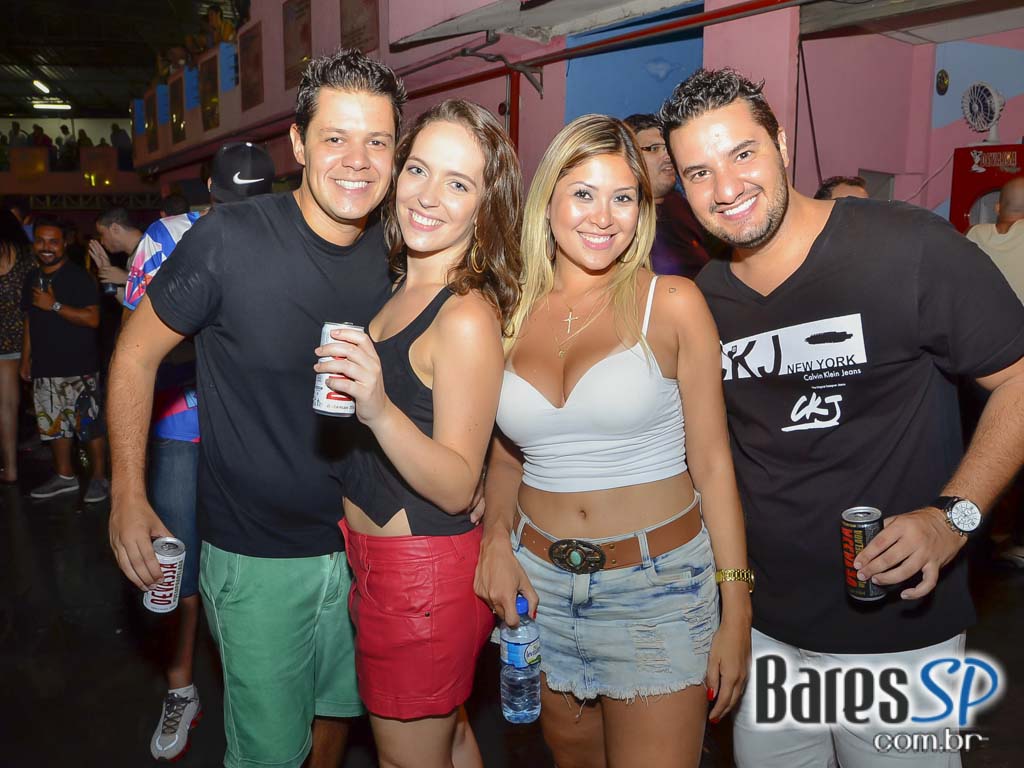 Ensaios da Escola de Samba Rosas de Ouro para o Carnaval de São Paulo 2015 Ensaios da Escola de Samba Rosas de Ouro para o Carnaval de São Paulo 2015