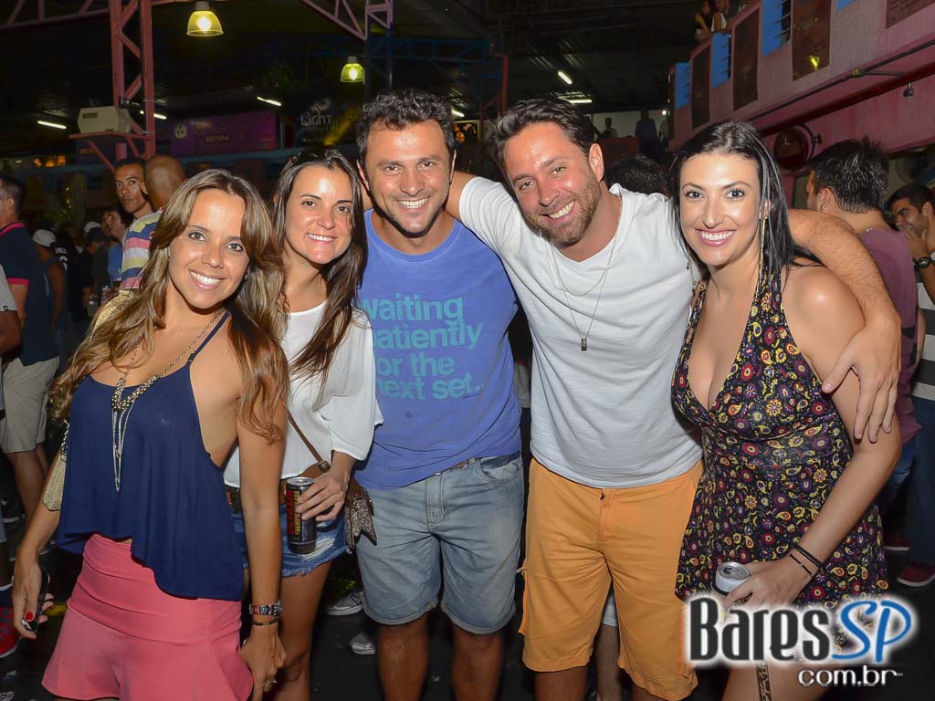 Ensaios da Escola de Samba Rosas de Ouro para o Carnaval de São Paulo 2015 Ensaios da Escola de Samba Rosas de Ouro para o Carnaval de São Paulo 2015