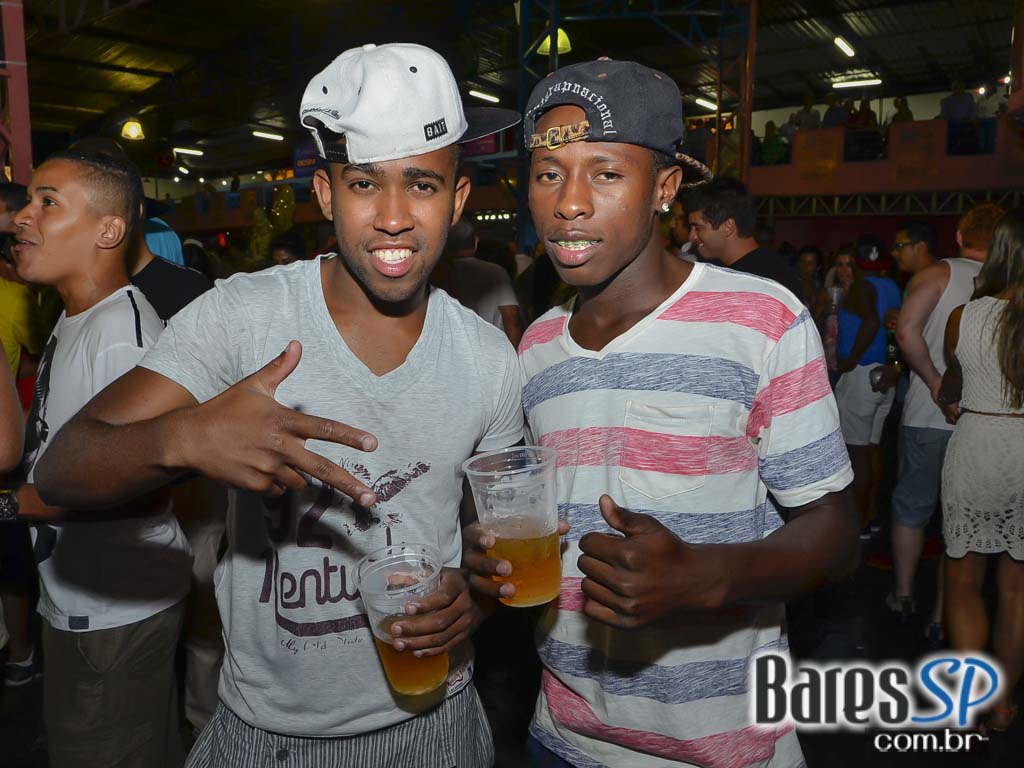 Ensaios da Escola de Samba Rosas de Ouro para o Carnaval de São Paulo 2015 Ensaios da Escola de Samba Rosas de Ouro para o Carnaval de São Paulo 2015