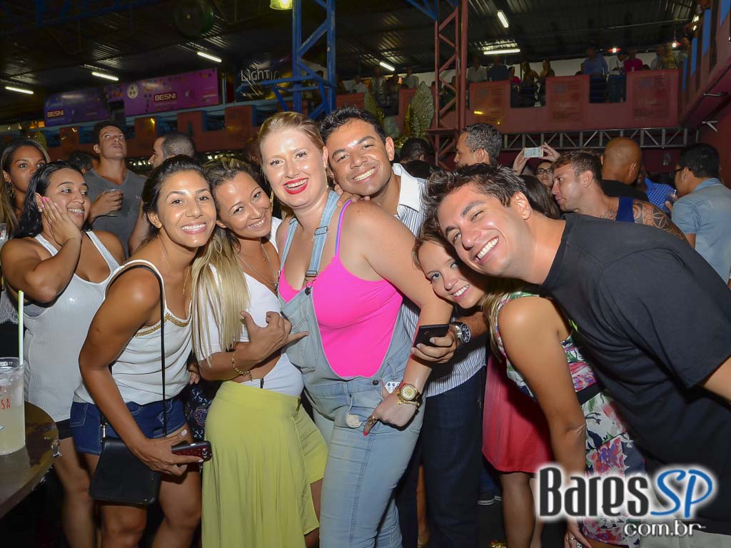 Ensaios da Escola de Samba Rosas de Ouro para o Carnaval de São Paulo 2015 Ensaios da Escola de Samba Rosas de Ouro para o Carnaval de São Paulo 2015