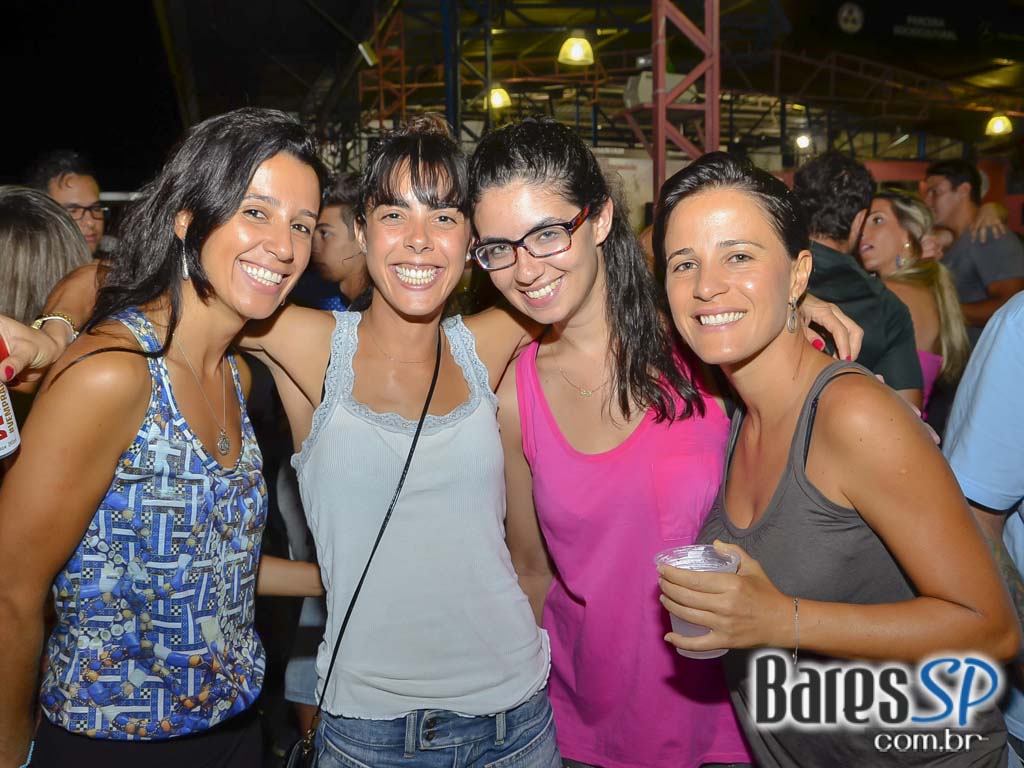 Ensaios da Escola de Samba Rosas de Ouro para o Carnaval de São Paulo 2015 Ensaios da Escola de Samba Rosas de Ouro para o Carnaval de São Paulo 2015