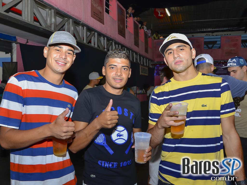 Ensaios da Escola de Samba Rosas de Ouro para o Carnaval de São Paulo 2015 Ensaios da Escola de Samba Rosas de Ouro para o Carnaval de São Paulo 2015