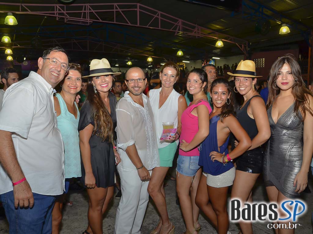 Ensaios da Escola de Samba Rosas de Ouro para o Carnaval de São Paulo 2015 Ensaios da Escola de Samba Rosas de Ouro para o Carnaval de São Paulo 2015