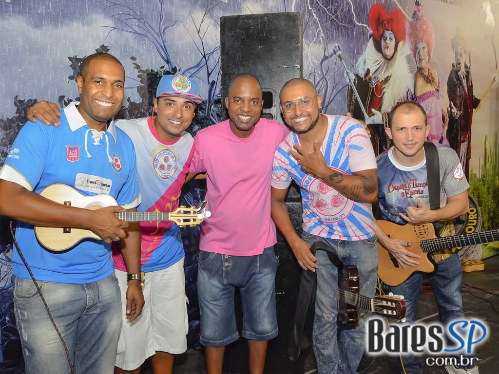 Ensaios da Escola de Samba Rosas de Ouro para o Carnaval de São Paulo 2015 Ensaios da Escola de Samba Rosas de Ouro para o Carnaval de São Paulo 2015