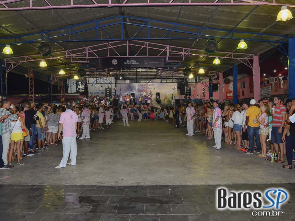 Ensaios da Escola de Samba Rosas de Ouro para o Carnaval de São Paulo 2015 Ensaios da Escola de Samba Rosas de Ouro para o Carnaval de São Paulo 2015