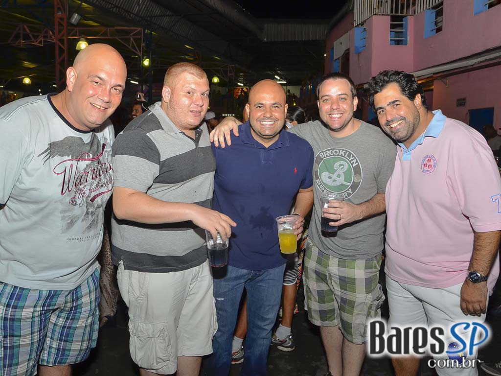 Ensaios da Escola de Samba Rosas de Ouro para o Carnaval de São Paulo 2015 Ensaios da Escola de Samba Rosas de Ouro para o Carnaval de São Paulo 2015