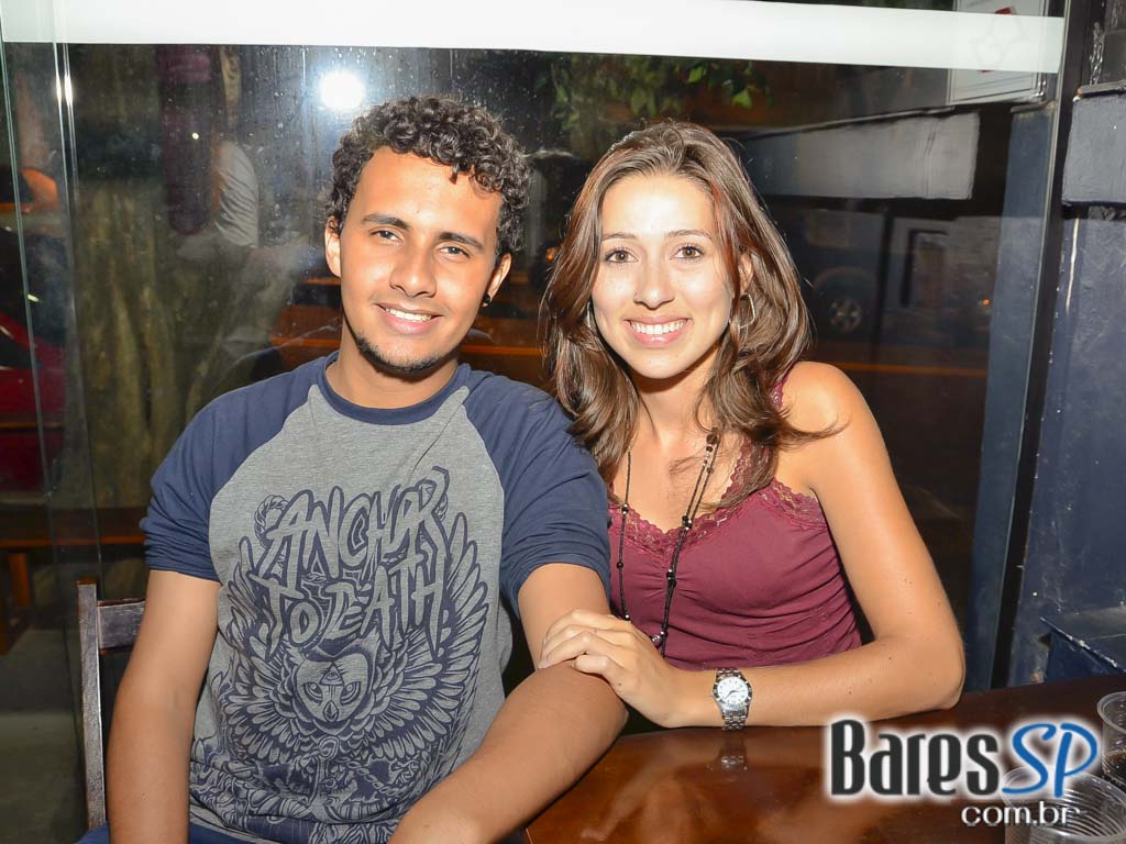 De Bruer ofereceu diversas opções de cervejas e petiscos para o happy hour De Bruer ofereceu diversas opções de cervejas e petiscos para o happy hour