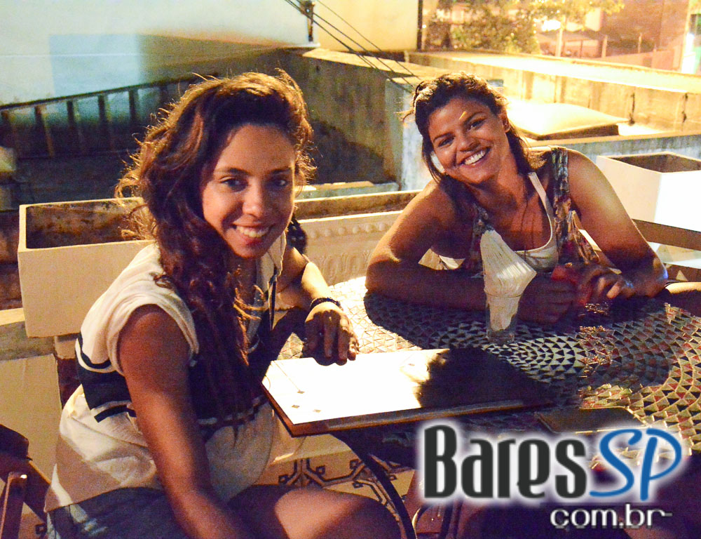 Drosophyla Bar ofereceu happy hour descontraído que animou a noite de sexta-feira Drosophyla Bar ofereceu happy hour descontraído que animou a noite de sexta-feira