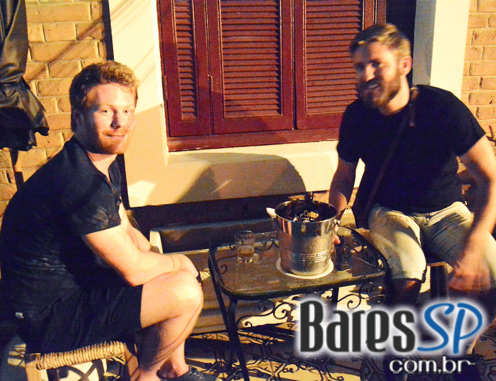 Drosophyla Bar ofereceu happy hour descontraído que animou a noite de sexta-feira Drosophyla Bar ofereceu happy hour descontraído que animou a noite de sexta-feira