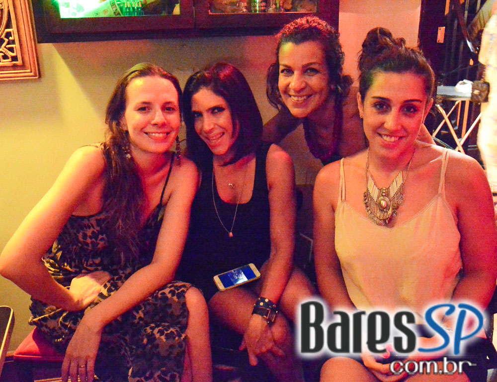 Drosophyla Bar ofereceu happy hour descontraído que animou a noite de sexta-feira Drosophyla Bar ofereceu happy hour descontraído que animou a noite de sexta-feira