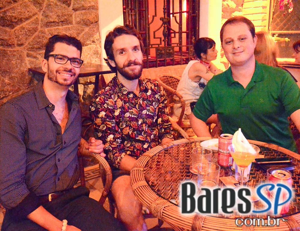 Drosophyla Bar ofereceu happy hour descontraído que animou a noite de sexta-feira Drosophyla Bar ofereceu happy hour descontraído que animou a noite de sexta-feira