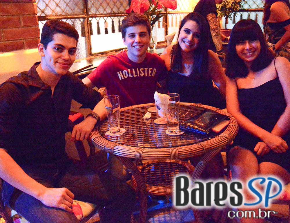 Drosophyla Bar ofereceu happy hour descontraído que animou a noite de sexta-feira Drosophyla Bar ofereceu happy hour descontraído que animou a noite de sexta-feira