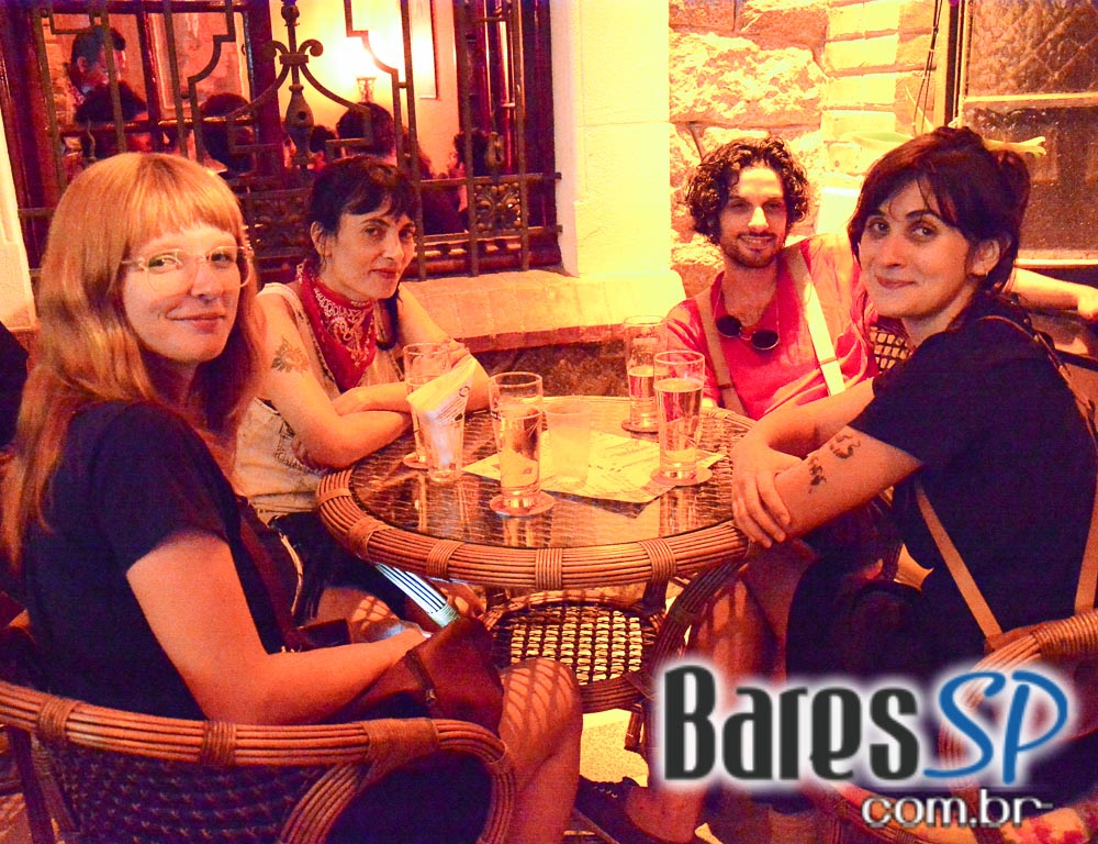 Drosophyla Bar ofereceu happy hour descontraído que animou a noite de sexta-feira Drosophyla Bar ofereceu happy hour descontraído que animou a noite de sexta-feira