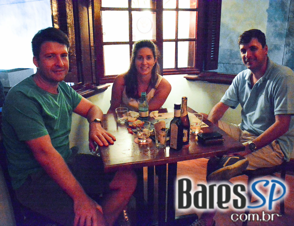 Drosophyla Bar ofereceu happy hour descontraído que animou a noite de sexta-feira Drosophyla Bar ofereceu happy hour descontraído que animou a noite de sexta-feira