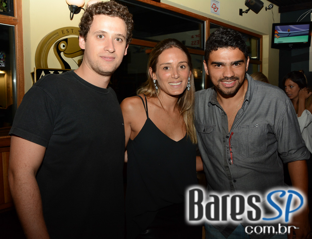 All Black embalou a noite com o melhor do pop rock nacional e internacional com a banda Remake All Black embalou a noite com o melhor do pop rock nacional e internacional com a banda Remake