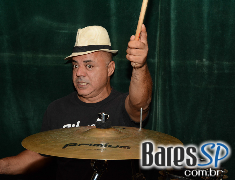 All Black embalou a noite com o melhor do pop rock nacional e internacional com a banda Remake All Black embalou a noite com o melhor do pop rock nacional e internacional com a banda Remake