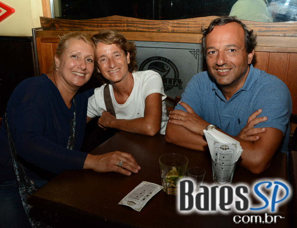 All Black embalou a noite com o melhor do pop rock nacional e internacional com a banda Remake All Black embalou a noite com o melhor do pop rock nacional e internacional com a banda Remake