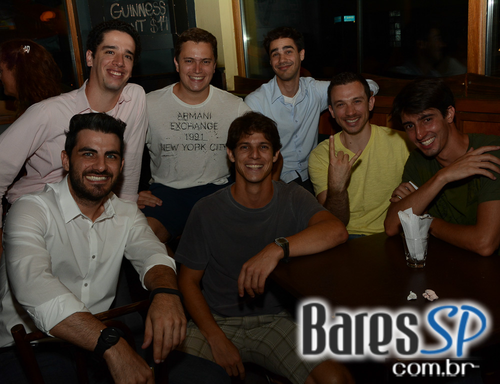 All Black embalou a noite com o melhor do pop rock nacional e internacional com a banda Remake All Black embalou a noite com o melhor do pop rock nacional e internacional com a banda Remake