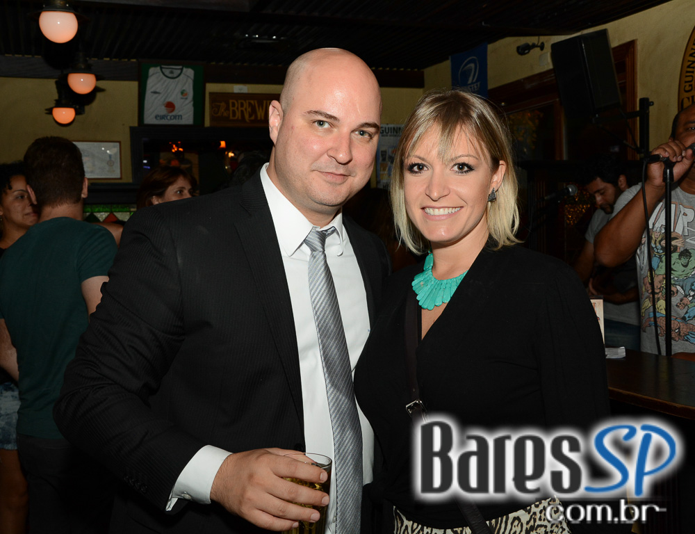 All Black embalou a noite com o melhor do pop rock nacional e internacional com a banda Remake All Black embalou a noite com o melhor do pop rock nacional e internacional com a banda Remake