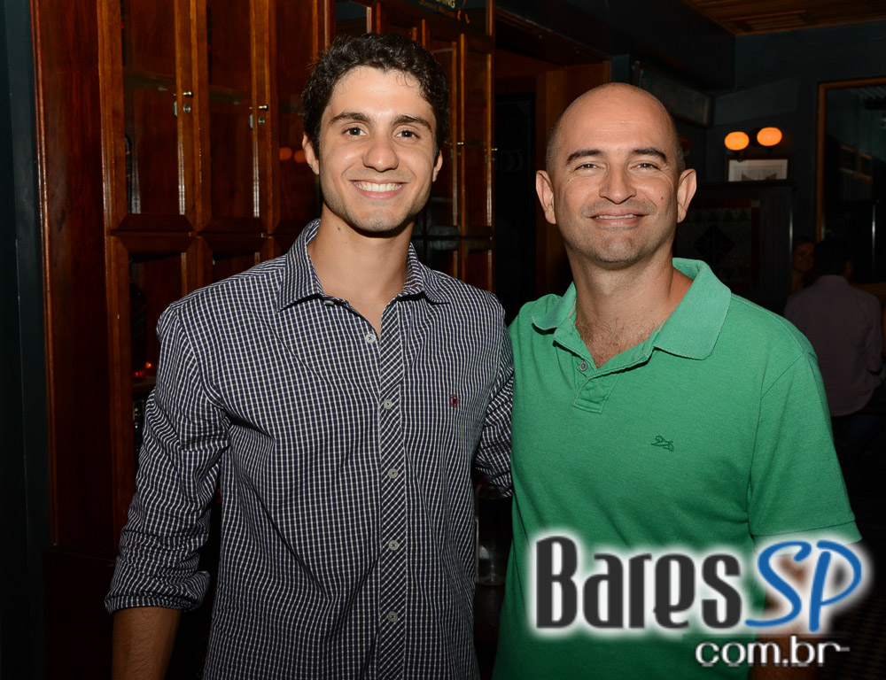 All Black embalou a noite com o melhor do pop rock nacional e internacional com a banda Remake All Black embalou a noite com o melhor do pop rock nacional e internacional com a banda Remake