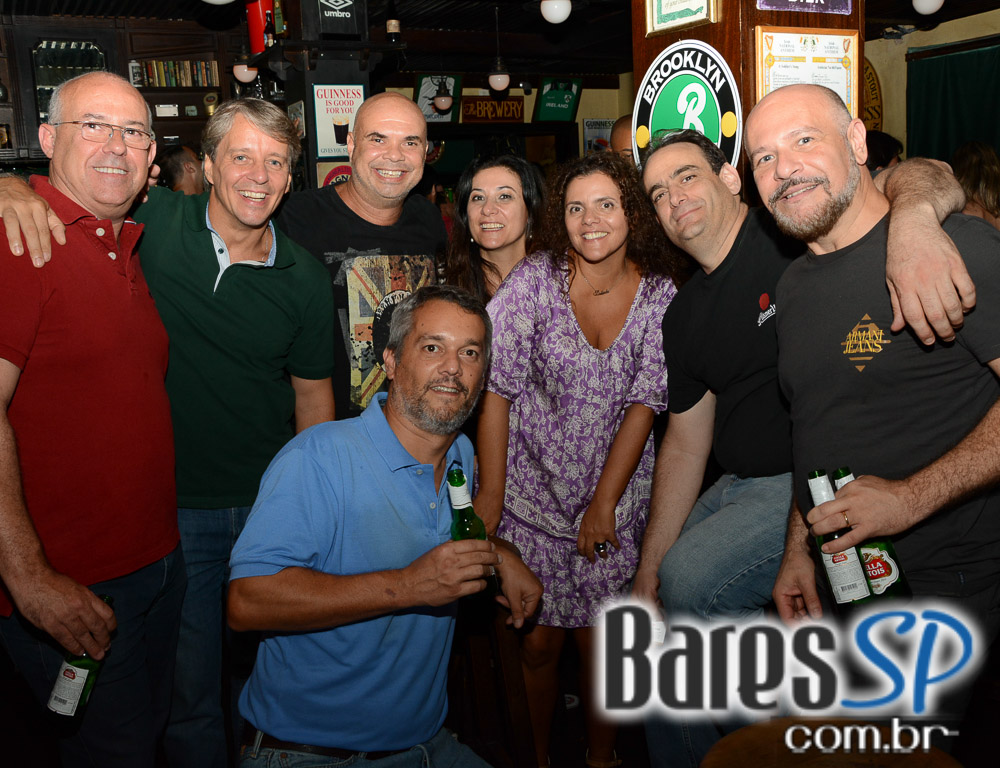 All Black embalou a noite com o melhor do pop rock nacional e internacional com a banda Remake All Black embalou a noite com o melhor do pop rock nacional e internacional com a banda Remake