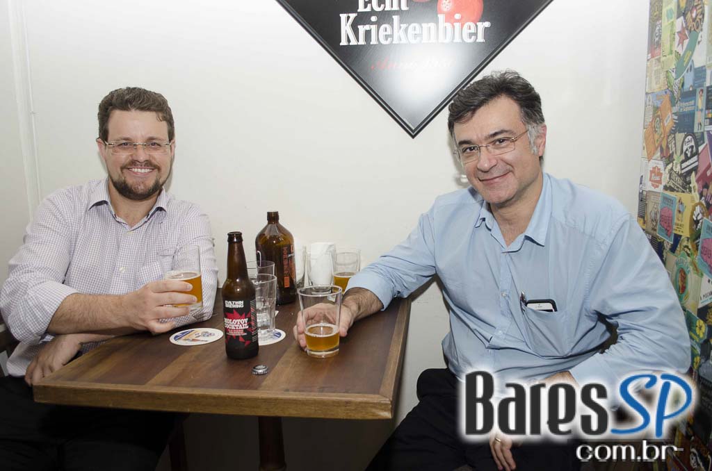 Happy Hour descontraído e animado com degustação de cerveja aconteceu no Let´s Beer Happy Hour descontraído e animado com degustação de cerveja aconteceu no Let´s Beer